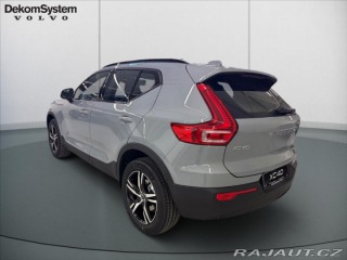 Volvo XC40 2,0 B3 FWD Plus Dark 7405 2025