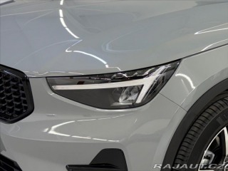 Volvo XC40 2,0 B3 FWD Plus Dark 7405 2025