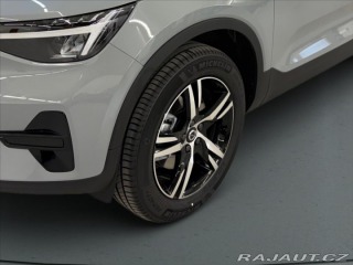 Volvo XC40 2,0 B3 FWD Plus Dark 7405 2025