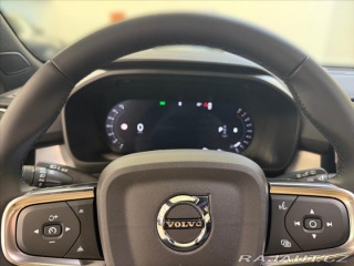 Volvo XC40 2,0 B3 FWD Plus Dark 7405 2025