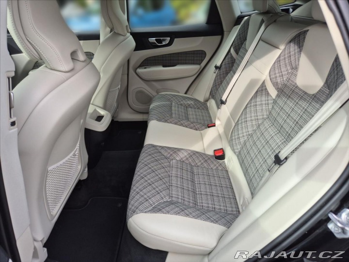 Volvo XC60 2,0 B4 AWD MOMENTUM+ 2020