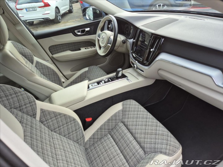 Volvo XC60 2,0 B4 AWD MOMENTUM+ 2020