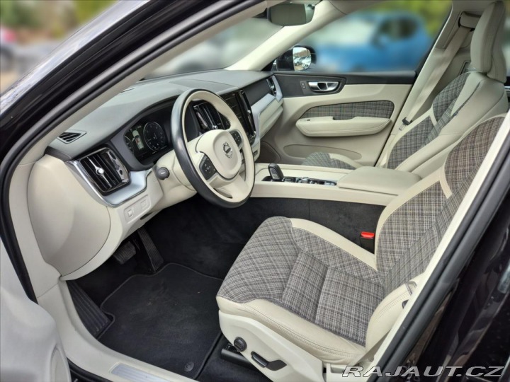 Volvo XC60 2,0 B4 AWD MOMENTUM+ 2020