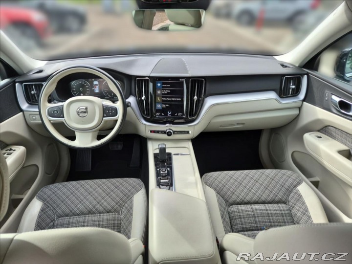 Volvo XC60 2,0 B4 AWD MOMENTUM+ 2020