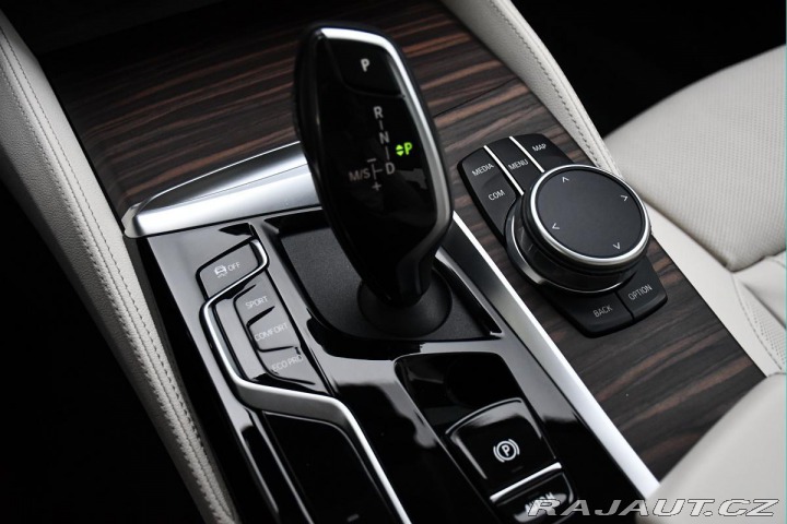BMW 5 540i xD LUXURY HUD REZERV 2022