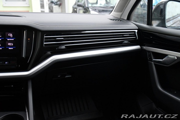 Volkswagen Touareg 3.0TDi 4MOTION REZERVACE 2020