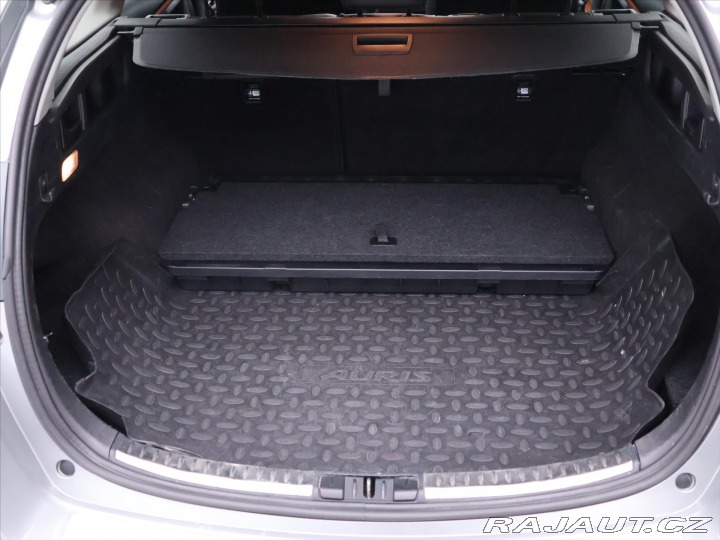 Toyota Auris 1,8 Hybrid e-CVT Executiv 2016