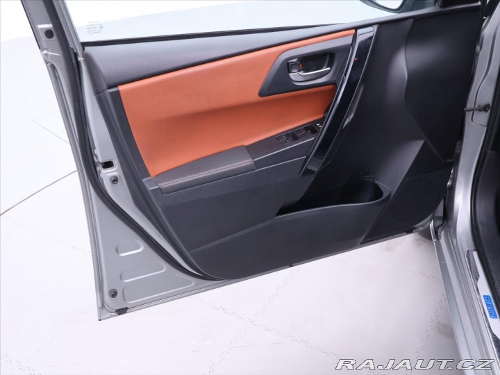 Toyota Auris 1,8 Hybrid e-CVT Executiv 2016