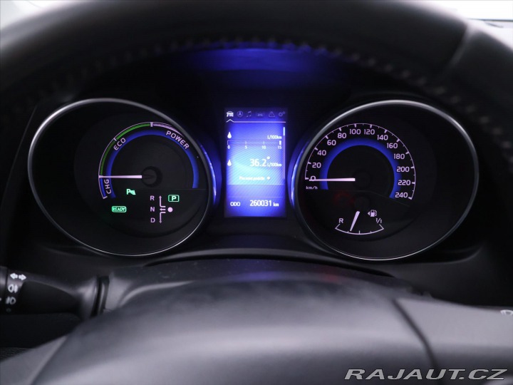 Toyota Auris 1,8 Hybrid e-CVT Executiv 2016