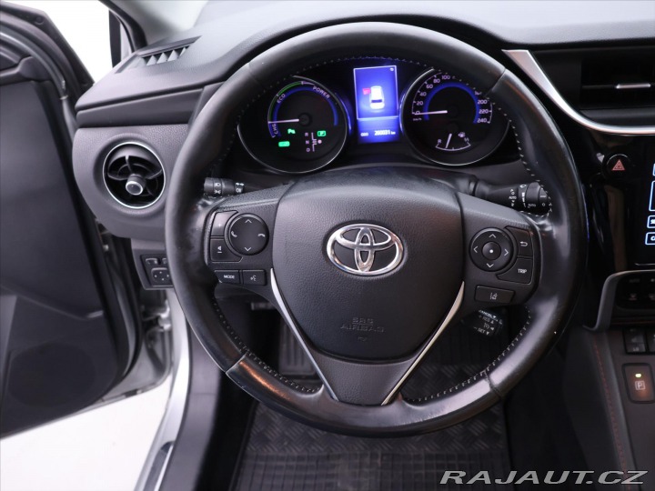 Toyota Auris 1,8 Hybrid e-CVT Executiv 2016