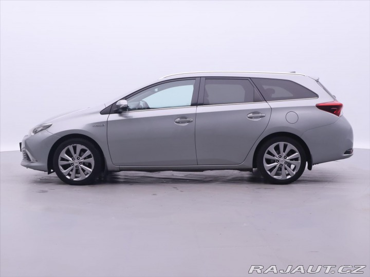 Toyota Auris 1,8 Hybrid e-CVT Executiv 2016