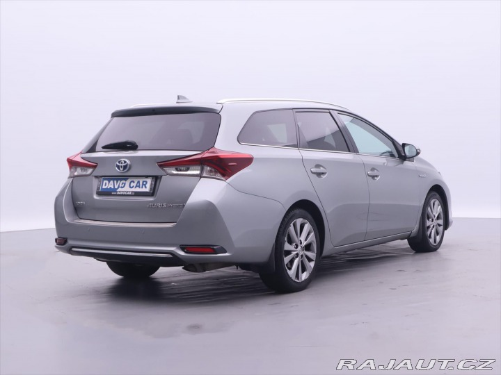 Toyota Auris 1,8 Hybrid e-CVT Executiv 2016