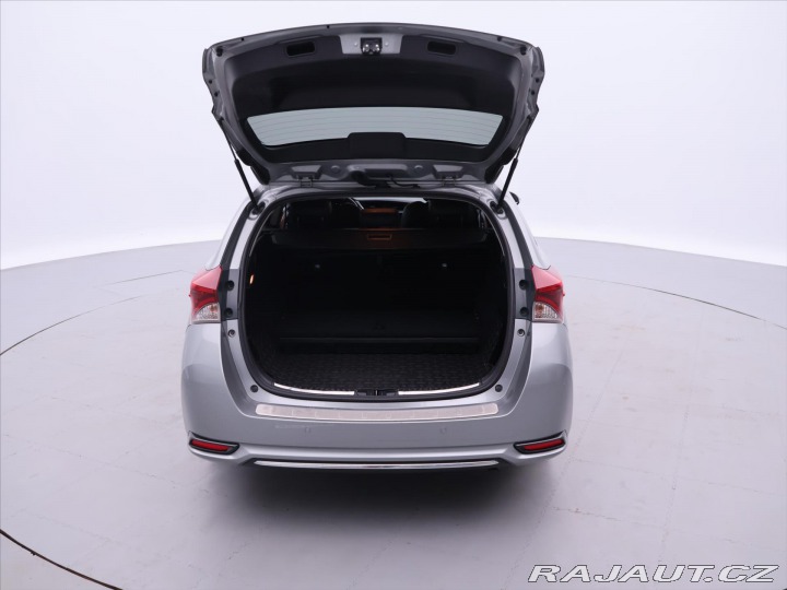 Toyota Auris 1,8 Hybrid e-CVT Executiv 2016