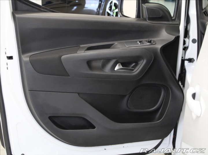 Opel Combo 1,2 Turbo 81kW Life 1.maj 2022