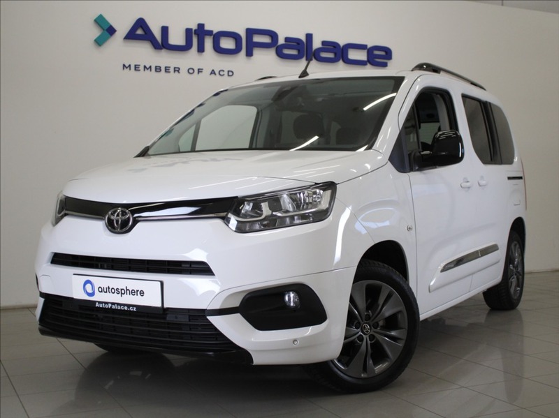 Toyota ProAce 1,5 D 96kW Shuttle 5L.Zár