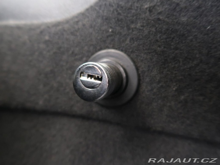 Škoda Octavia 1.6i,75kW,Manuál 2003