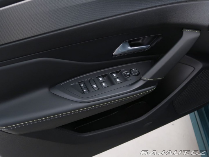 Peugeot 308 1.2HYBRID,CZ,1Maj,GT,e-DC 2025
