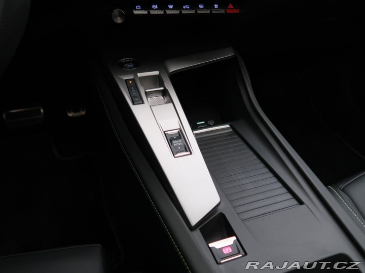 Peugeot 308 1.2HYBRID,CZ,1Maj,GT,e-DC 2025