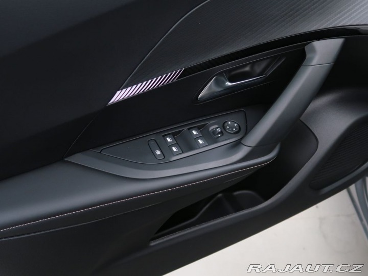 Peugeot 2008 1.2PureTech,74kW,ALLURE,M 2025