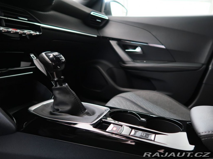 Peugeot 2008 1.2PureTech,74kW,ALLURE,M 2025