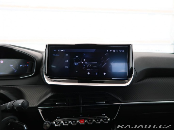 Peugeot 2008 1.2PureTech,74kW,ALLURE,M 2025