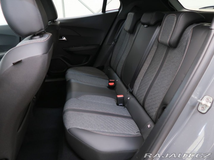 Peugeot 2008 1.2PureTech,74kW,ALLURE,M 2025