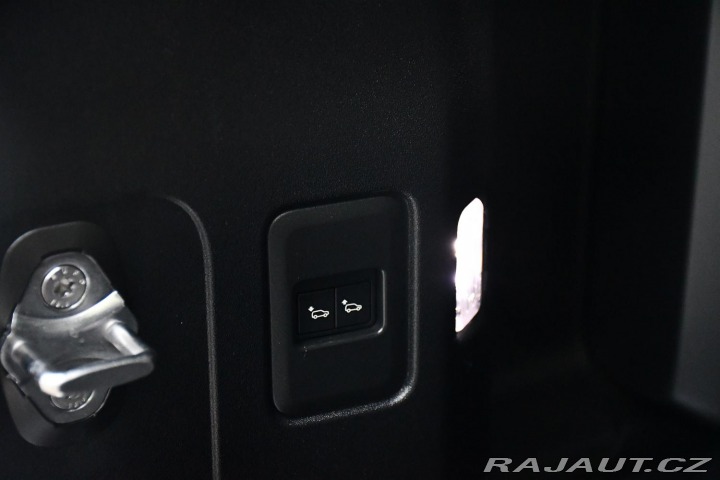 Land Rover Defender 110S D240 AWD MERIDIAN ČR 2020