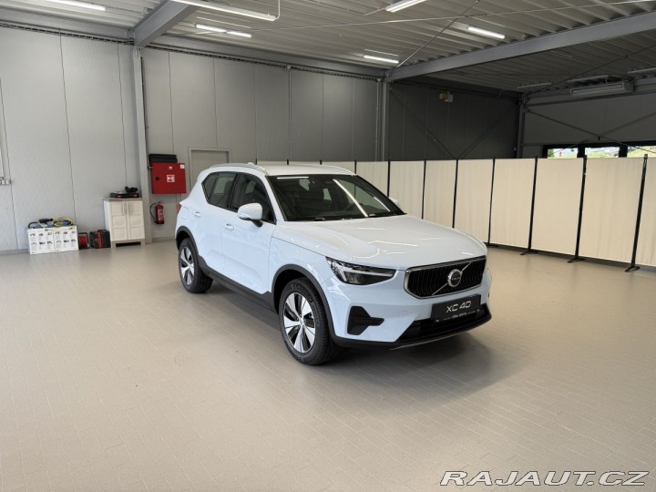 Volvo XC40 B3 2.0L 163 HP AT7 FWD CO 2026