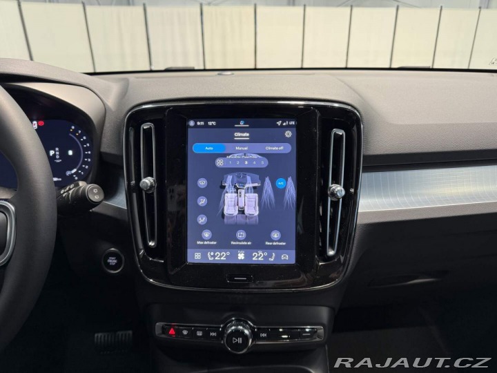 Volvo XC40 B3 2.0L 163 HP AT7 FWD CO 2026