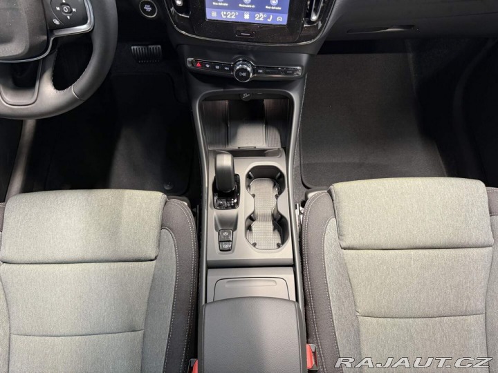 Volvo XC40 B3 2.0L 163 HP AT7 FWD CO 2026