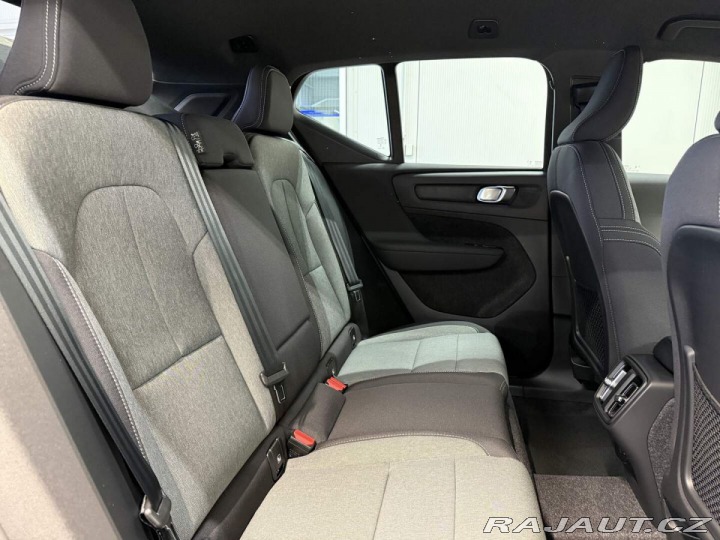 Volvo XC40 B3 2.0L 163 HP AT7 FWD CO 2026