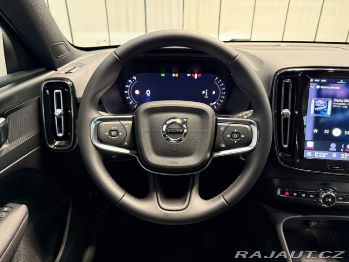 Volvo XC40 B3 2.0L 163 HP AT7 FWD CO 2026