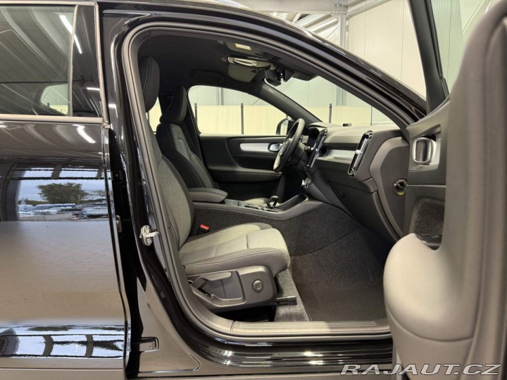 Volvo XC40 B3 2.0L 163 HP AT7 FWD CO 2026