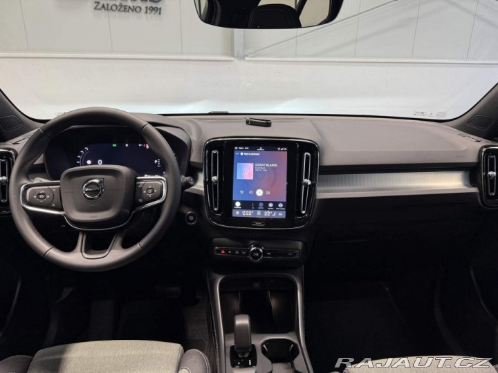 Volvo XC40 B3 2.0L 163 HP AT7 FWD CO 2026