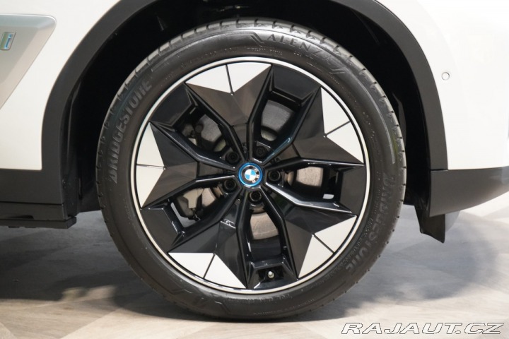 BMW iX3 RWD*HUD*TAŽNÉ*H/K*ACC*PAN 2021