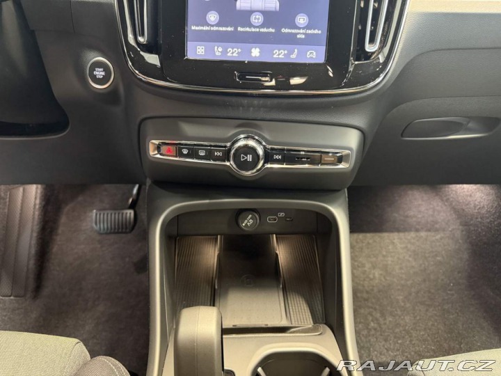 Volvo XC40 B3 2.0L 163 HP AT7 FWD CO 2026