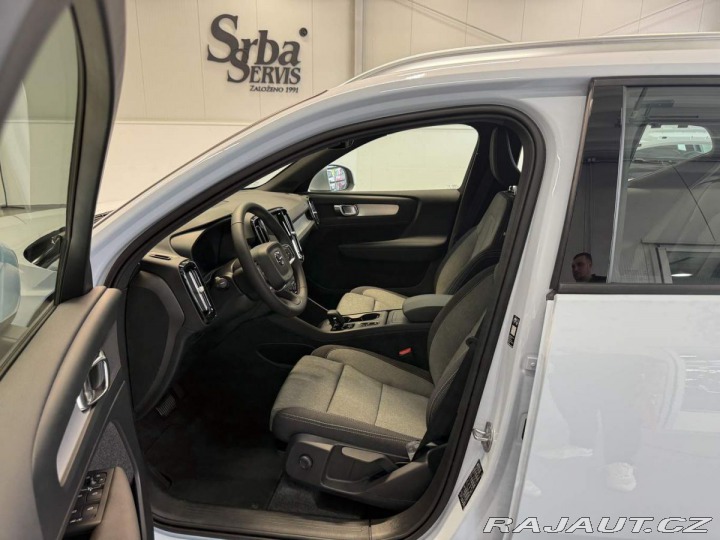 Volvo XC40 B3 2.0L 163 HP AT7 FWD CO 2026