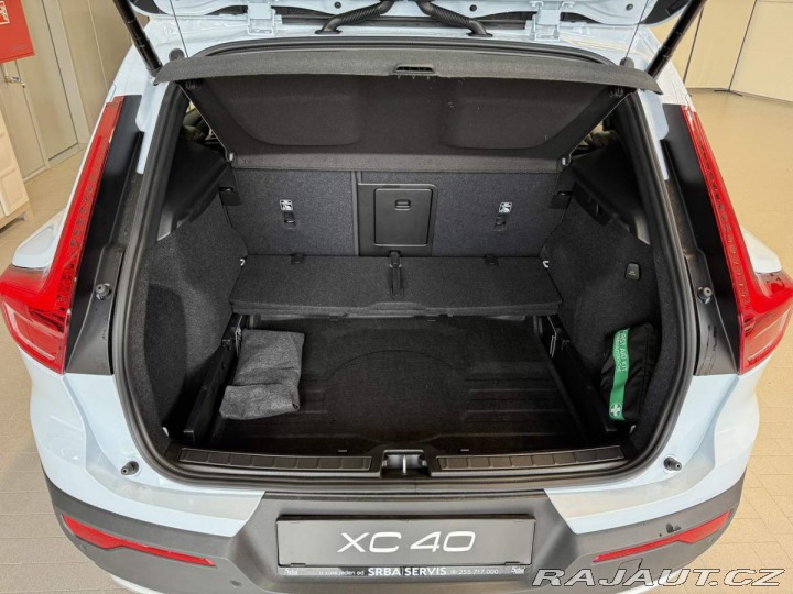 Volvo XC40 B3 2.0L 163 HP AT7 FWD CO 2026