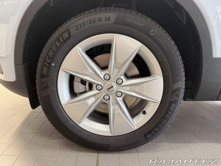 Volvo XC40 B3 2.0L 163 HP AT7 FWD CO 2026