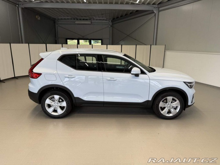 Volvo XC40 B3 2.0L 163 HP AT7 FWD CO 2026