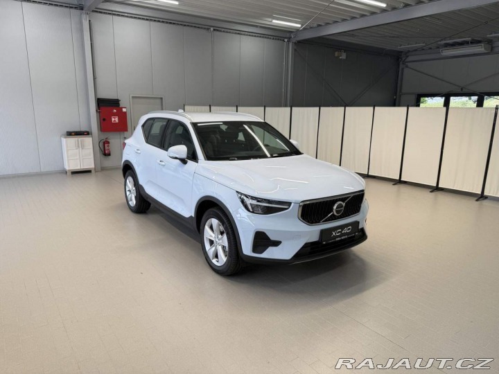 Volvo XC40 B3 2.0L 163 HP AT7 FWD CO 2026