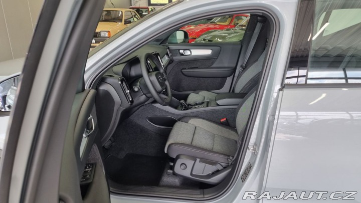 Volvo XC40 B3 2.0L 163 HP AT7 FWD CO 2026