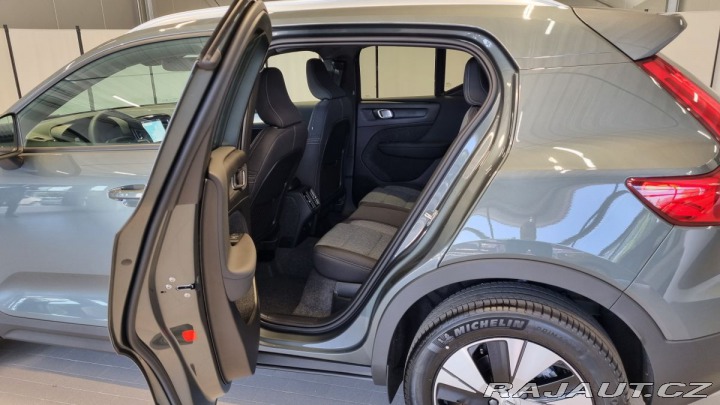 Volvo XC40 B3 2.0L 163 HP AT7 FWD CO 2026