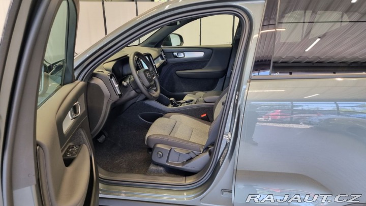 Volvo XC40 B3 2.0L 163 HP AT7 FWD CO 2026