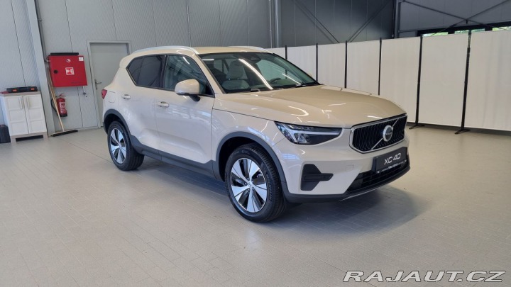 Volvo XC40 B3 2.0L 163 HP AT7 FWD CO 2026