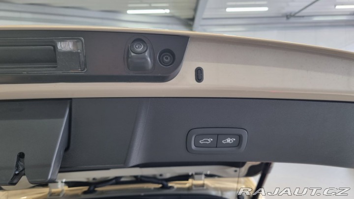 Volvo XC40 B3 2.0L 163 HP AT7 FWD CO 2026