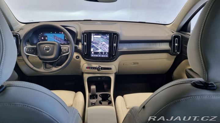 Volvo XC40 B3 2.0L 163 HP AT7 FWD CO 2026