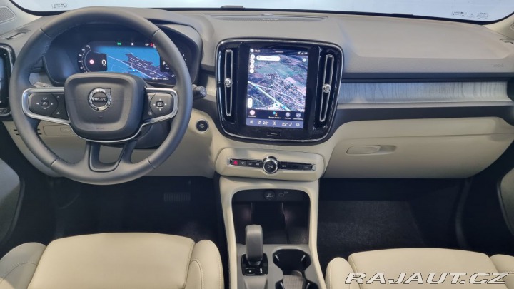 Volvo XC40 B3 2.0L 163 HP AT7 FWD CO 2026