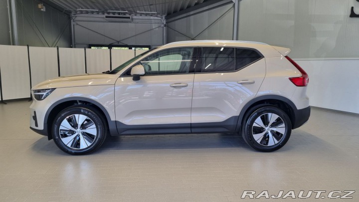 Volvo XC40 B3 2.0L 163 HP AT7 FWD CO 2026