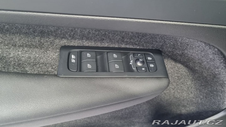 Volvo XC40 B3 2.0L 163 HP AT7 FWD CO 2026